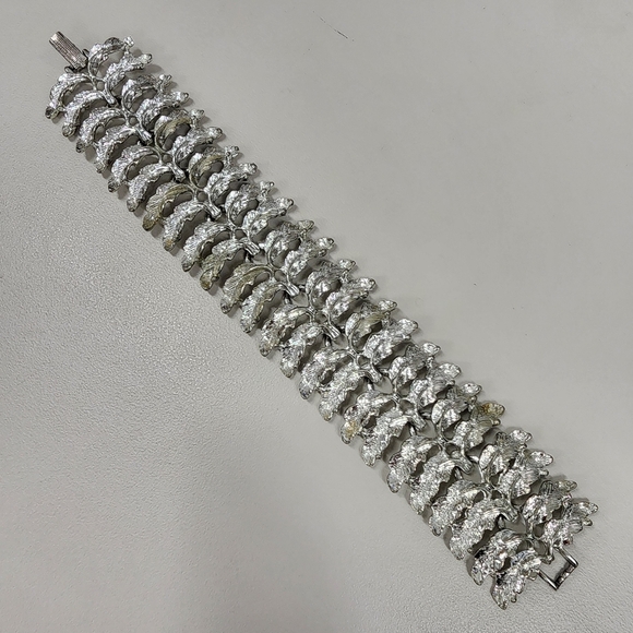 Vintage Mid-Century Silver-Tone Leaf Bracelet Textured Articulated Statement - Picture 2 of 11
